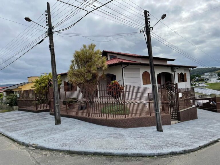 Casa de alto padrão à venda em Cocal do Sul!